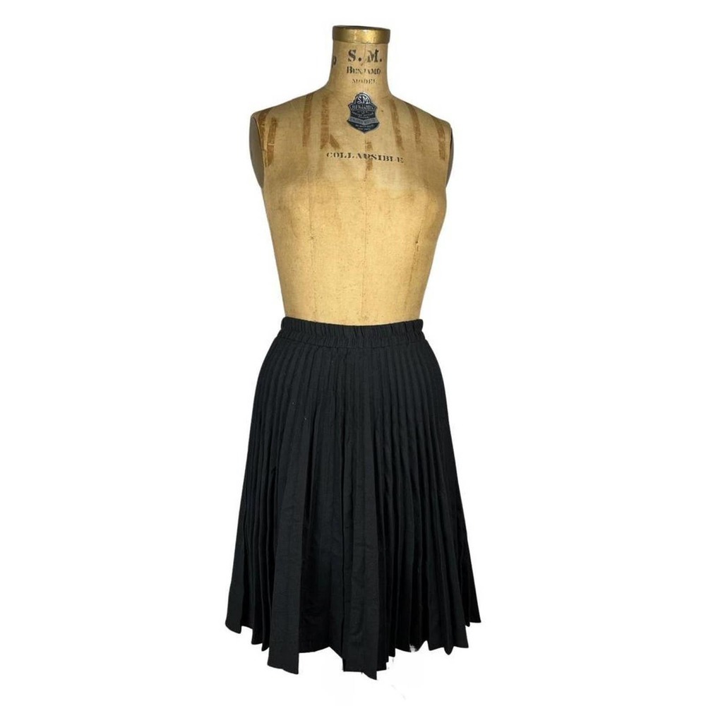 Vintage Requirements Black Pleated Skirt with Elastic Waist